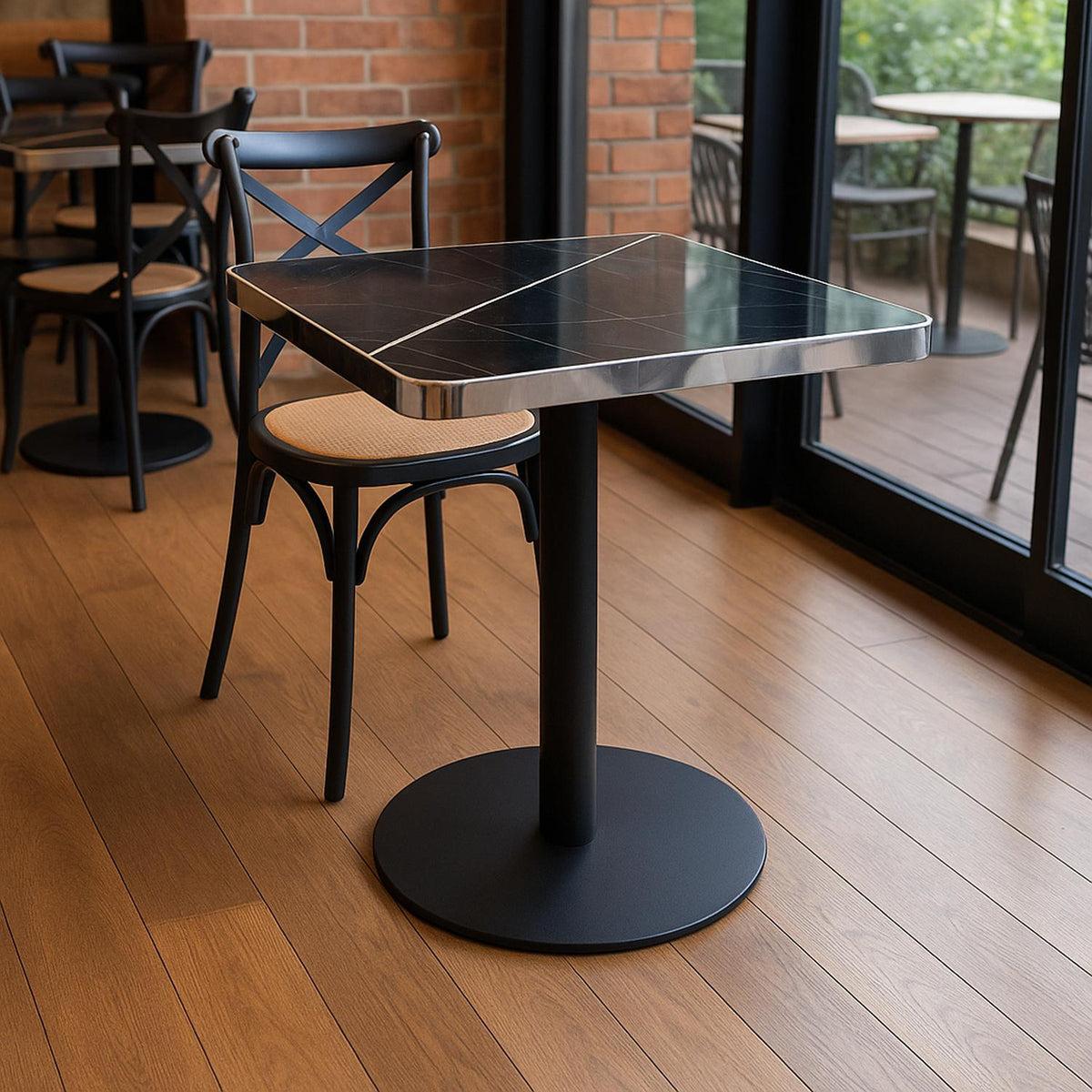 Mesa Parisina 70x70 Negra Ribete Plateado